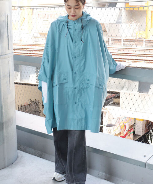 Traditional Weatherwear（トラディショナルウェザーウェア）の「【TRADITIONAL WEATHERWEAR/トラディショナル ウェザーウェア】RENFREW パッカブルレインコート（レインコート/ポンチョ・レディース・ブラック/ベージュ/レッド/サックスブルー・MEDIUM）」の6枚目の写真