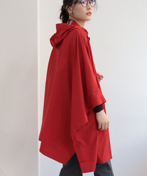 Traditional Weatherwear（トラディショナルウェザーウェア）の「【TRADITIONAL WEATHERWEAR/トラディショナル ウェザーウェア】RENFREW パッカブルレインコート（レインコート/ポンチョ・レディース・ブラック/ベージュ/レッド/サックスブルー・MEDIUM）」の8枚目の写真