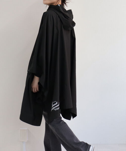 Traditional Weatherwear（トラディショナルウェザーウェア）の「【TRADITIONAL WEATHERWEAR/トラディショナル ウェザーウェア】RENFREW パッカブルレインコート（レインコート/ポンチョ・レディース・ブラック/ベージュ/レッド/サックスブルー・MEDIUM）」の14枚目の写真