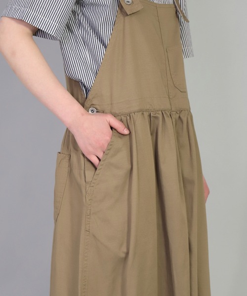 OMNIGOD（オムニゴッド）の「[OMNIGOD womens / オムニゴッド] スラブブロークンツイル サロペットスカート（サロペット/オーバーオール・レディース・ベージュ/ネイビー・FREE）」の9枚目の写真