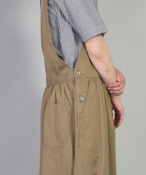 OMNIGOD（オムニゴッド）の「[OMNIGOD womens / オムニゴッド] スラブブロークンツイル サロペットスカート（サロペット/オーバーオール・レディース・ベージュ/ネイビー・FREE）」の10枚目の写真