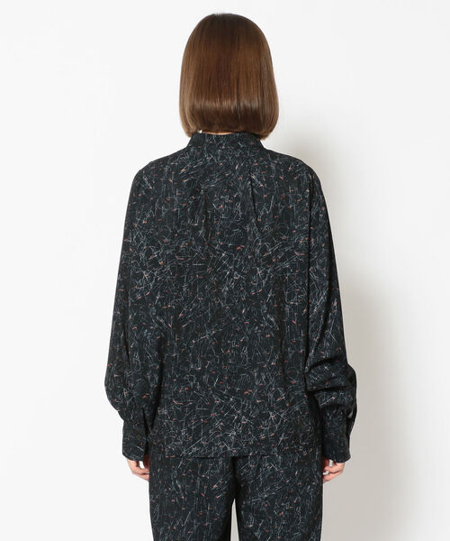 EACH.（イーチ）の「EACH（イーチ）PRINT DOLMAN SLEEVE SHIRT/プリントドルマンスリーブシャツ（シャツ/ブラウス・レディース・ブラック・FREE）」の2枚目の写真