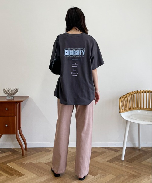 EPIMI E'PIMMY（エピミエピミー）の「〈ユニセックス〉カラーロゴプリントオーバーTシャツ（Tシャツ/カットソー・レディース・ホワイト/チャコールグレー/オフホワイト・MEDIUM）」の4枚目の写真
