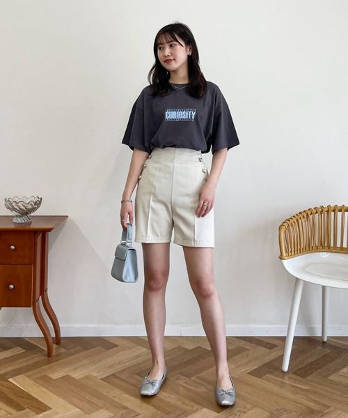 EPIMI E'PIMMY（エピミエピミー）の「〈ユニセックス〉カラーロゴプリントオーバーTシャツ（Tシャツ/カットソー・レディース・ホワイト/チャコールグレー/オフホワイト・MEDIUM）」の9枚目の写真