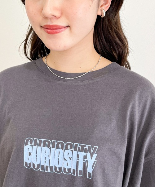 EPIMI E'PIMMY（エピミエピミー）の「〈ユニセックス〉カラーロゴプリントオーバーTシャツ（Tシャツ/カットソー・レディース・ホワイト/チャコールグレー/オフホワイト・MEDIUM）」の6枚目の写真