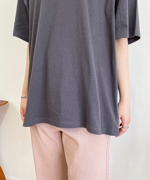 EPIMI E'PIMMY（エピミエピミー）の「〈ユニセックス〉カラーロゴプリントオーバーTシャツ（Tシャツ/カットソー・レディース・ホワイト/チャコールグレー/オフホワイト・MEDIUM）」の11枚目の写真