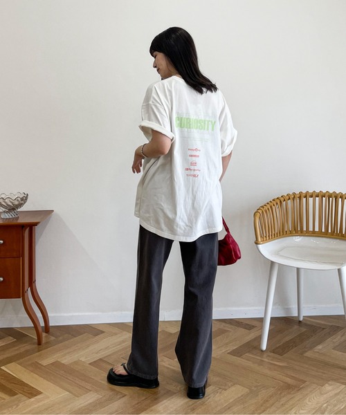 EPIMI E'PIMMY（エピミエピミー）の「〈ユニセックス〉カラーロゴプリントオーバーTシャツ（Tシャツ/カットソー・レディース・ホワイト/チャコールグレー/オフホワイト・MEDIUM）」の10枚目の写真