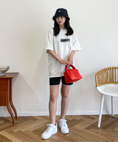 EPIMI E'PIMMY（エピミエピミー）の「〈ユニセックス〉カラーロゴプリントオーバーTシャツ（Tシャツ/カットソー・レディース・ホワイト/チャコールグレー/オフホワイト・MEDIUM）」の8枚目の写真