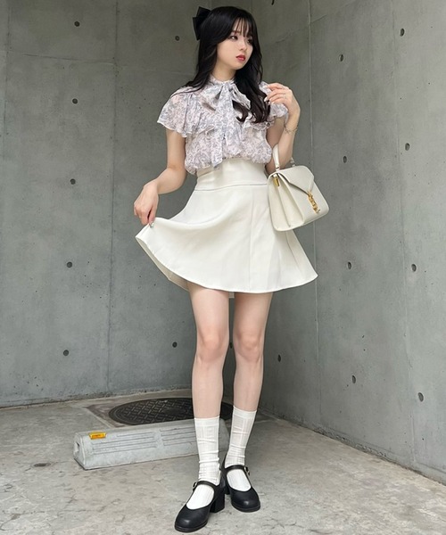 TITTY&CO.（ティティーアンドコー）の「【2サイズ展開/6色展開/ウエスト調整可】ハイウエストミニフレアスカパン（スカート・レディース・ブラック/アイボリー/ブラウン/マルチ/グレー/インディゴブルー・FREE/X-SMALL）」の8枚目の写真