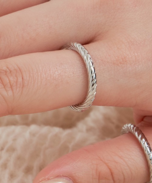 VANNIE U(ヴァニーユー)の「rope ring(リング・レディース・シルバー/ゴールド・#13/#9/#11)」の22枚目の写真