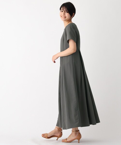 タグ付き オペークドットクリップ／Vネックフィット＆フレアワンピース Vネックフィット＆フレアワンピース（マキシ・ロングワンピース