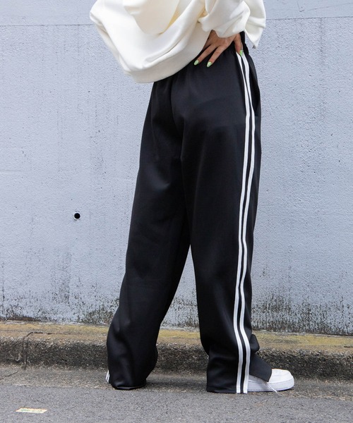WEGO（ウィゴー）の「WEGO/サイドスリットトラックパンツ（スウェットパンツ・レディース・ホワイト/ブラック・FREE）」の5枚目の写真