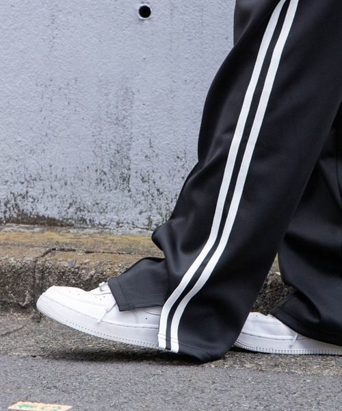 WEGO（ウィゴー）の「WEGO/サイドスリットトラックパンツ（スウェットパンツ・レディース・ホワイト/ブラック・FREE）」の4枚目の写真