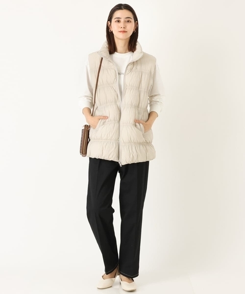 a.v.v（アーヴェヴェ）の「【サスティナブル】ストレッチ中綿ベスト（ダウンベスト・レディース・ベージュ/ブラック・40/42/38/34/36）」の7枚目の写真