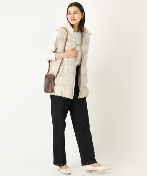 a.v.v（アーヴェヴェ）の「【サスティナブル】ストレッチ中綿ベスト（ダウンベスト・レディース・ベージュ/ブラック・40/42/38/34/36）」の8枚目の写真