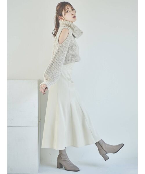 dazzlin（ダズリン）の「【吉田朱里コラボ】ショルダーオープンラメニットトップス（ニット/セーター・レディース・ベージュ/グレー/アイボリー・FREE）」の6枚目の写真