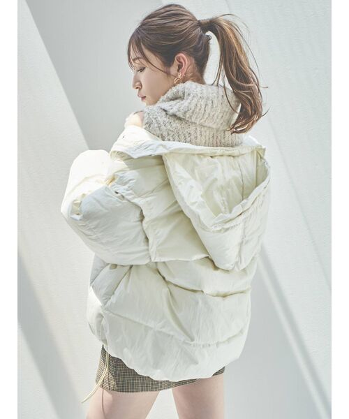 dazzlin（ダズリン）の「【吉田朱里コラボ】ショルダーオープンラメニットトップス（ニット/セーター・レディース・ベージュ/グレー/アイボリー・FREE）」の10枚目の写真