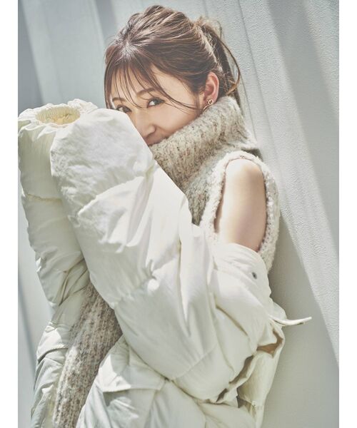 dazzlin（ダズリン）の「【吉田朱里コラボ】ショルダーオープンラメニットトップス（ニット/セーター・レディース・ベージュ/グレー/アイボリー・FREE）」の13枚目の写真