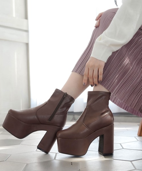 Newlyme（ニューリーミー）の「12cm厚底ストレッチショートブーツ