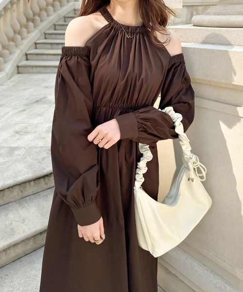 Ambre Ciel（アンブルシエル）の「肩開きギャザーフレアワンピース／【WEB/EC限定商品】（ワンピース・レディース・ブラック/オフホワイト/ダークブラウン・FREE）」の3枚目の写真