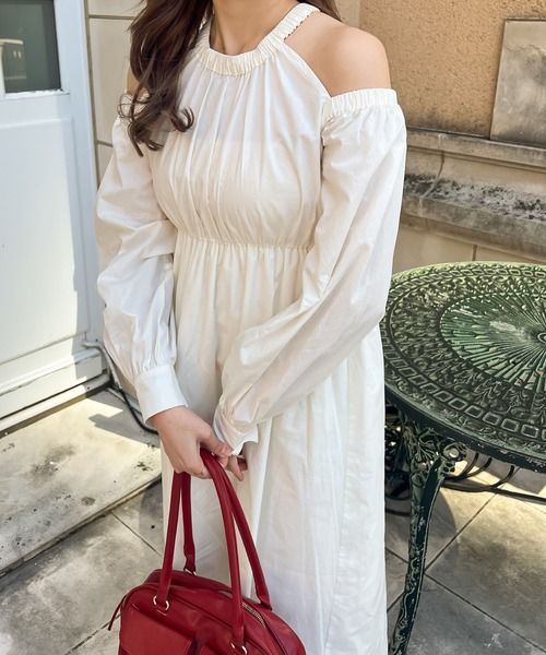 Ambre Ciel（アンブルシエル）の「肩開きギャザーフレアワンピース／【WEB/EC限定商品】（ワンピース・レディース・ブラック/オフホワイト/ダークブラウン・FREE）」の2枚目の写真