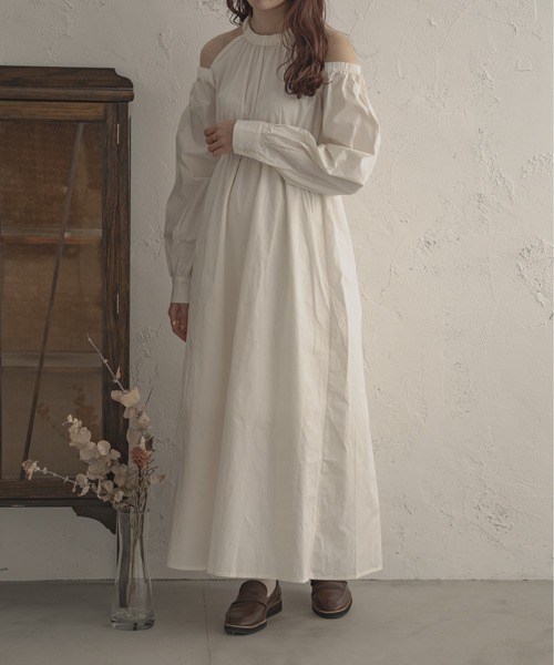 Ambre Ciel（アンブルシエル）の「肩開きギャザーフレアワンピース／【WEB/EC限定商品】（ワンピース・レディース・ブラック/オフホワイト/ダークブラウン・FREE）」の11枚目の写真