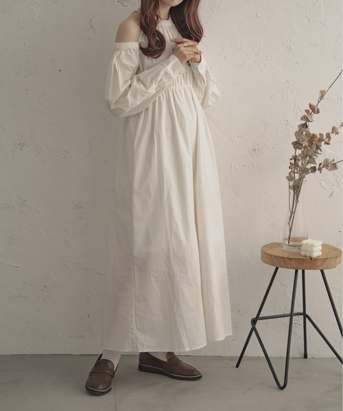 Ambre Ciel（アンブルシエル）の「肩開きギャザーフレアワンピース／【WEB/EC限定商品】（ワンピース・レディース・ブラック/オフホワイト/ダークブラウン・FREE）」の6枚目の写真
