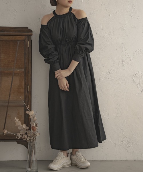 Ambre Ciel（アンブルシエル）の「肩開きギャザーフレアワンピース／【WEB/EC限定商品】（ワンピース・レディース・ブラック/オフホワイト/ダークブラウン・FREE）」の4枚目の写真