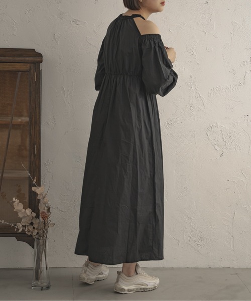 Ambre Ciel（アンブルシエル）の「肩開きギャザーフレアワンピース／【WEB/EC限定商品】（ワンピース・レディース・ブラック/オフホワイト/ダークブラウン・FREE）」の14枚目の写真