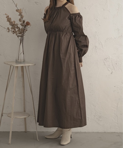 Ambre Ciel（アンブルシエル）の「肩開きギャザーフレアワンピース／【WEB/EC限定商品】（ワンピース・レディース・ブラック/オフホワイト/ダークブラウン・FREE）」の10枚目の写真