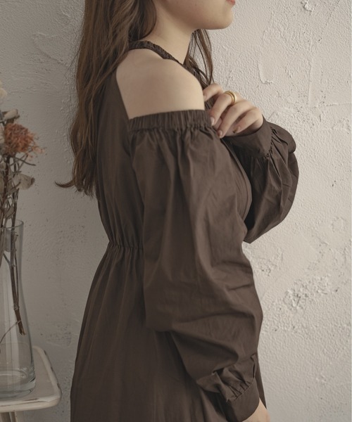 Ambre Ciel（アンブルシエル）の「肩開きギャザーフレアワンピース／【WEB/EC限定商品】（ワンピース・レディース・ブラック/オフホワイト/ダークブラウン・FREE）」の12枚目の写真