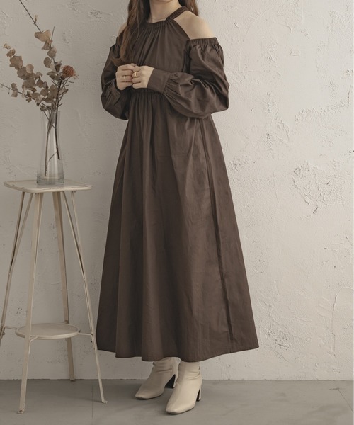 Ambre Ciel（アンブルシエル）の「肩開きギャザーフレアワンピース／【WEB/EC限定商品】（ワンピース・レディース・ブラック/オフホワイト/ダークブラウン・FREE）」の8枚目の写真