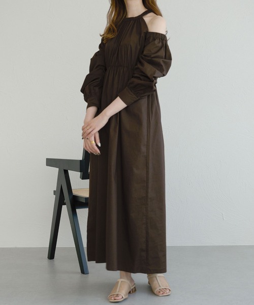 Ambre Ciel（アンブルシエル）の「肩開きギャザーフレアワンピース／【WEB/EC限定商品】（ワンピース・レディース・ブラック/オフホワイト/ダークブラウン・FREE）」の22枚目の写真