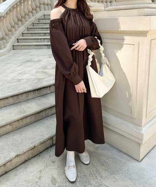 Ambre Ciel（アンブルシエル）の「肩開きギャザーフレアワンピース／【WEB/EC限定商品】（ワンピース・レディース・ブラック/オフホワイト/ダークブラウン・FREE）」の20枚目の写真