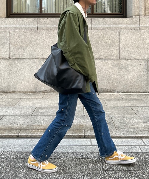 CPCM（シーピーシーエム）の「フェイクレザービッグワンショルダーバッグ（ショルダーバッグ・メンズ・アイボリー/ブラック・FREE）」の5枚目の写真