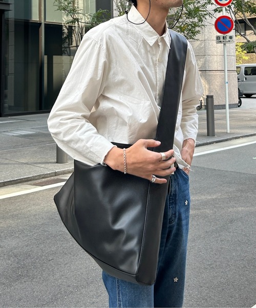 CPCM（シーピーシーエム）の「フェイクレザービッグワンショルダーバッグ（ショルダーバッグ・メンズ・アイボリー/ブラック・FREE）」の12枚目の写真