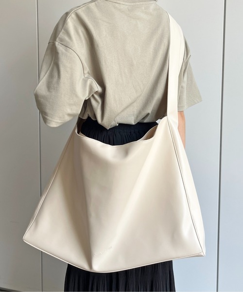 CPCM（シーピーシーエム）の「フェイクレザービッグワンショルダーバッグ（ショルダーバッグ・メンズ・アイボリー/ブラック・FREE）」の15枚目の写真