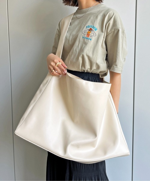 CPCM（シーピーシーエム）の「フェイクレザービッグワンショルダーバッグ（ショルダーバッグ・メンズ・アイボリー/ブラック・FREE）」の11枚目の写真