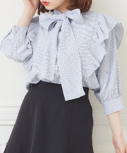 ems excite（エムズエキサイト）の「ロゴ刺繍ボウタイBL（シャツ/ブラウス・レディース・ブルー/ブルー系その他/ホワイト・FREE）」の3枚目の写真