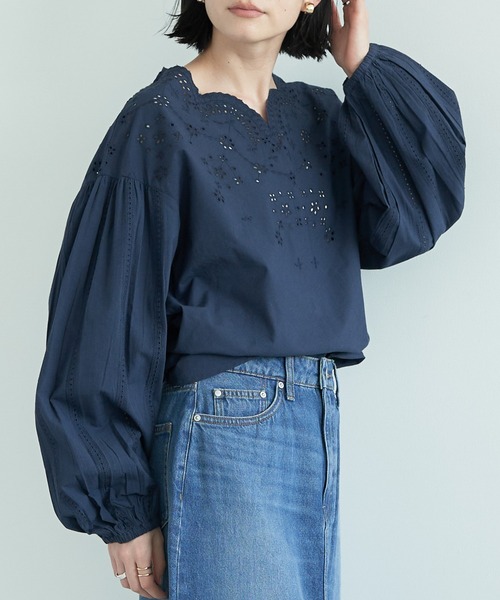 AMERICAN HOLIC(アメリカンホリック)の「アイレット刺繍スカラップブラウス(シャツ/ブラウス・レディース・ネイビー/グリーン/オフホワイト・FREE)」の3枚目の写真