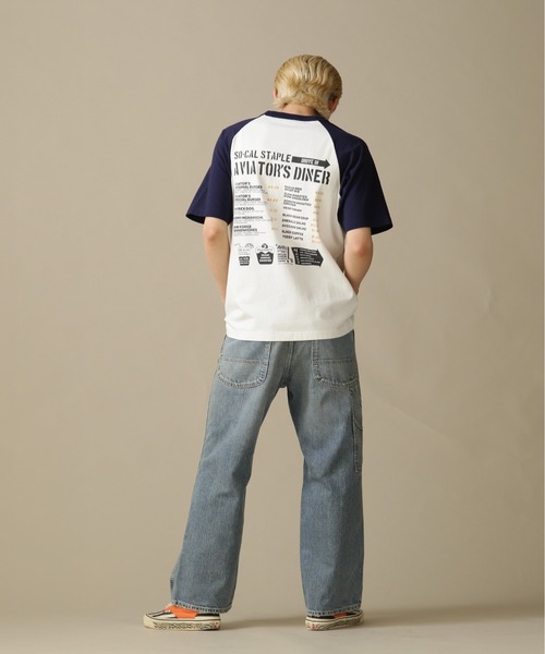 AVIREX（アヴィレックス）の「ウェストコースト メニューデザイン 半袖 ラグラン Tシャツ / WESTCOAST MENU DESIGN RAGLAN T-SHIRT /  アヴィレックス / AVIREXＷＥＳＴ　ＣＯＡＳＴ　ＳＳ　ＢＢ　ＴＥＥ　ＭＥＮＵ（Tシャツ/カットソー・メンズ・ブラック/ネイビー/ゴールド・M/L/2XL/XL）」の12枚目の写真