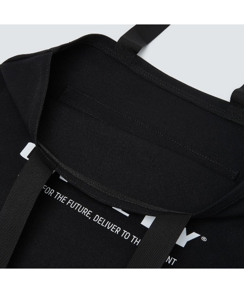 OAKLEY(オークリー)の「オークリー ESSENTIAL CANVAS TOTE 7.0/トートバッグ/TRAINING/OAKLEY(トートバッグ・メンズ・ブラック/クリーム・U)」の3枚目の写真