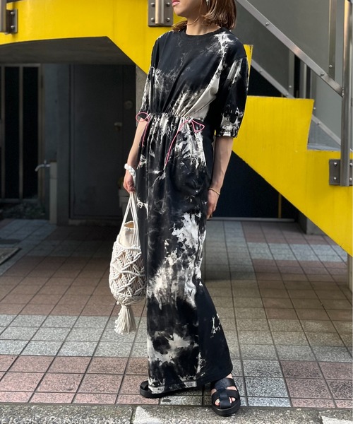 mi via loca（ミヴィアロカ）の「タイダイ配色ドロストギャザーロングワンピース（ワンピース・レディース・ブラック/ブラウン/グレー/グレー系その他・FREE）」の6枚目の写真