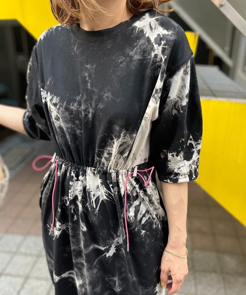 mi via loca（ミヴィアロカ）の「タイダイ配色ドロストギャザーロングワンピース（ワンピース・レディース・ブラック/ブラウン/グレー/グレー系その他・FREE）」の12枚目の写真