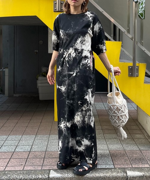 mi via loca（ミヴィアロカ）の「タイダイ配色ドロストギャザーロングワンピース（ワンピース・レディース・ブラック/ブラウン/グレー/グレー系その他・FREE）」の21枚目の写真