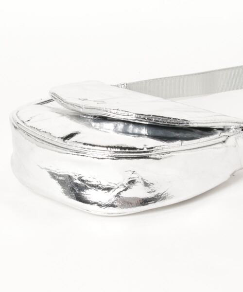 Levi's(リーバイス)の「Levi's/リーバイス LEVI'S(R)ACCESSORY SMALL クロスボディバッグ シルバー(ショルダーバッグ・レディース・シルバー・OS)」の3枚目の写真