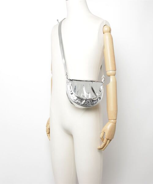 Levi's(リーバイス)の「Levi's/リーバイス LEVI'S(R)ACCESSORY SMALL クロスボディバッグ シルバー(ショルダーバッグ・レディース・シルバー・OS)」の5枚目の写真