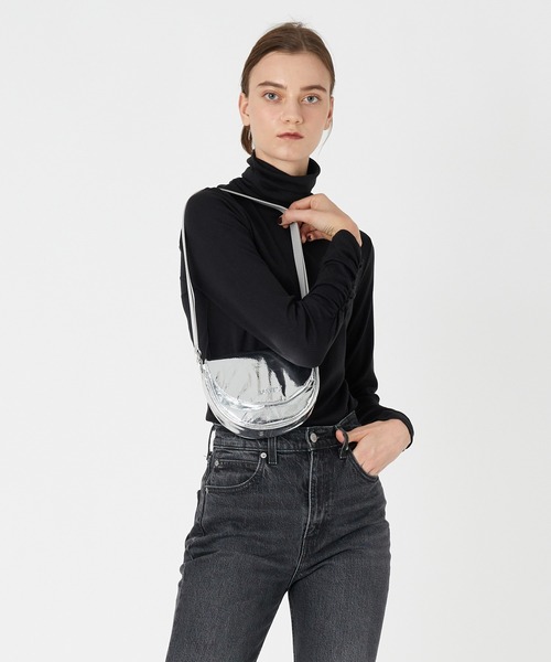 Levi's(リーバイス)の「Levi's/リーバイス LEVI'S(R)ACCESSORY SMALL クロスボディバッグ シルバー(ショルダーバッグ・レディース・シルバー・OS)」の10枚目の写真