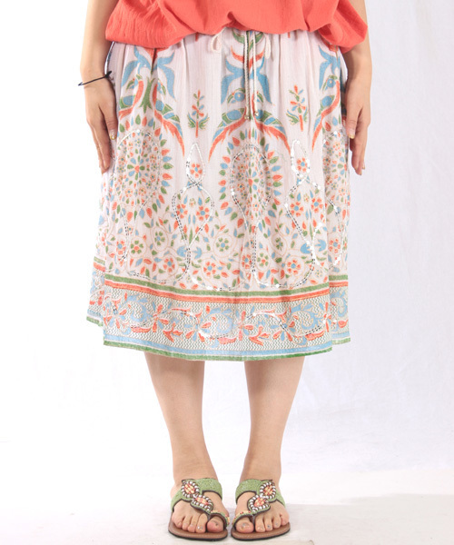 チャイハネ（チャイハネ）の「【チャイハネ】スパンコール刺繍パハージャミニスカート（スカート・レディース・ブルー/イエロー/ピンク/ホワイト/ブラック・FREE）」の2枚目の写真