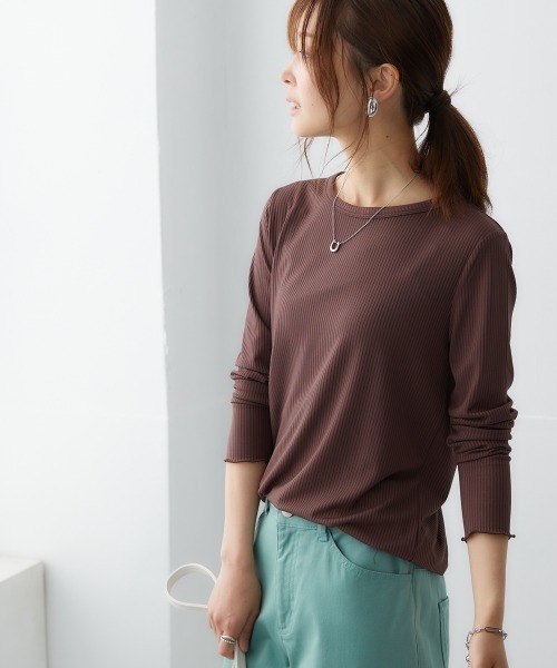 nissen（ニッセン）の「細リブクルーネックカットソートップス（Tシャツ/カットソー・レディース・コーラル/ブラウン系/ネイビー/ブラック/ホワイト×ブラック/サックスブルー/オフホワイト/ライトグレー/レッド/ネイビー×ホワイト・LL/L/S/M/3L）」の5枚目の写真